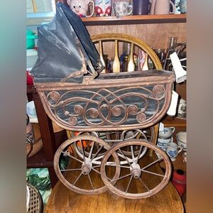 1900s Baby Doll Buggy with Gothic Vibe, in gorgeous condition.